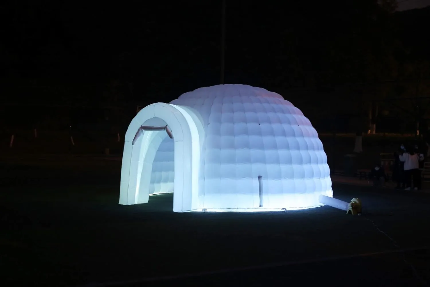 SAYOK Outdoor Portable Inflatable Igloo Dome Tent with Led Light for Party Wedding Event Camping
