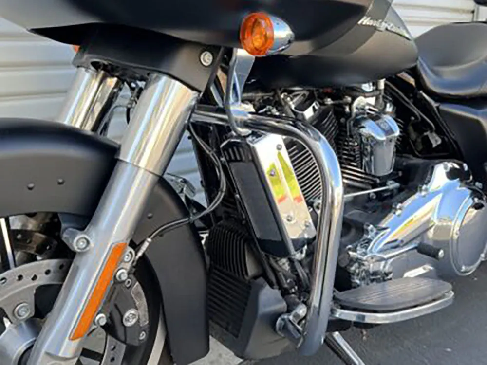 UltraCool UC-SMT8-1C Fan Assisted Side Mount Oil Cooler Kit Chrome for Touring 17-Up w/Harley-Davidson Full Size Engine Guard